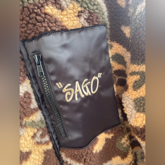 SAGO brand Sherpa Camo Jacket - Men Size Large - Picture 3 of 4